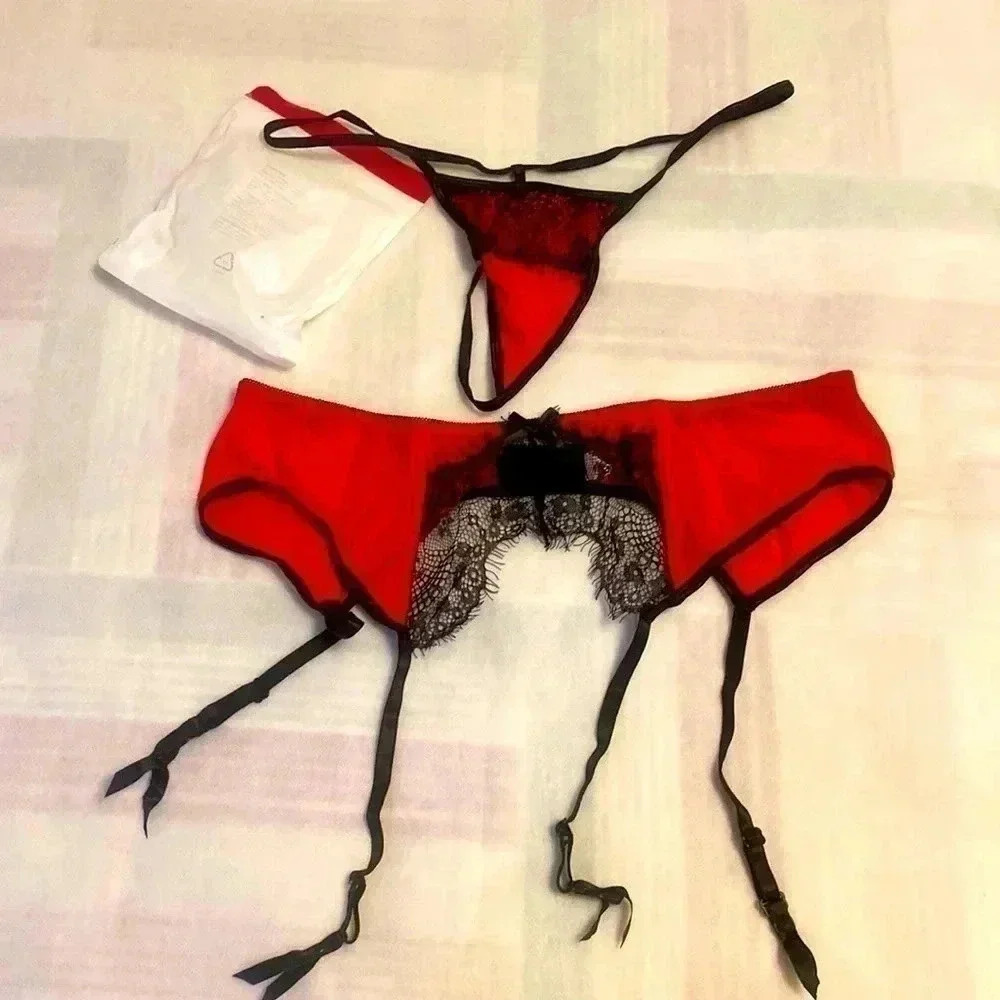 Plus size set  of garter belt and thongs underwear brand new